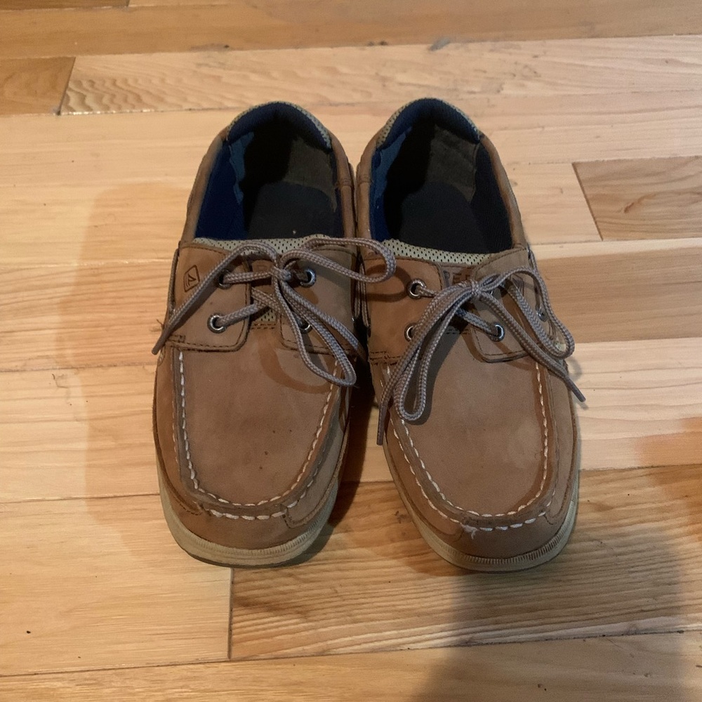 Boy Sperry’s ⭐️🌟 size 4
